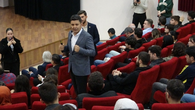 Bakan Yardımcısı Boyraz, UFest Çanakkale'de gençlerle buluştu