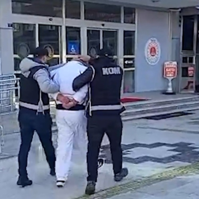 Gürcistan'da yakalanıp Türkiye'ye iade edilen suç örgütü yöneticisi tutukla...