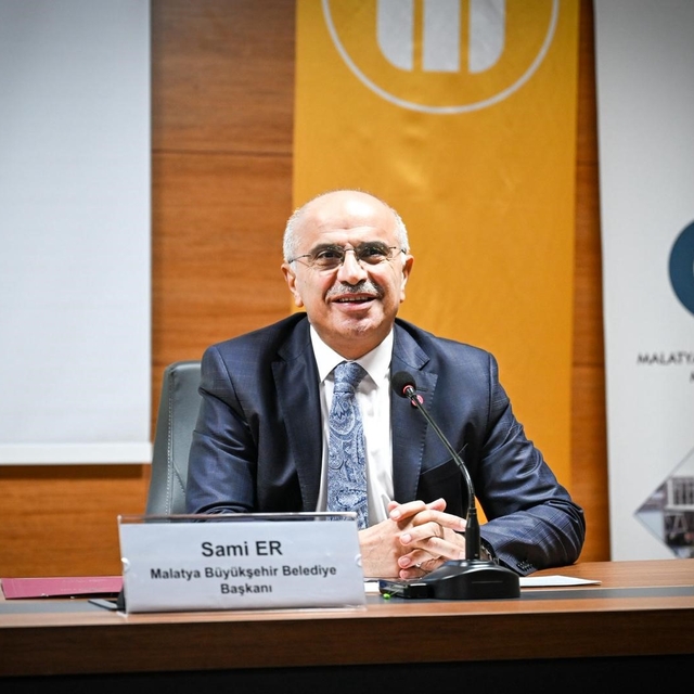 Başkan Er, üniversite öğrencileriyle bir araya geldi: "Şehir 12 ayda ayağa...