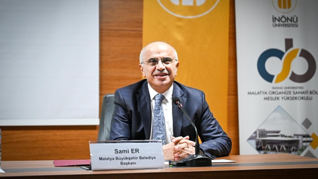 Başkan Er, üniversite öğrencileriyle bir araya geldi: "Şehir 12 ayda ayağa kalktı"