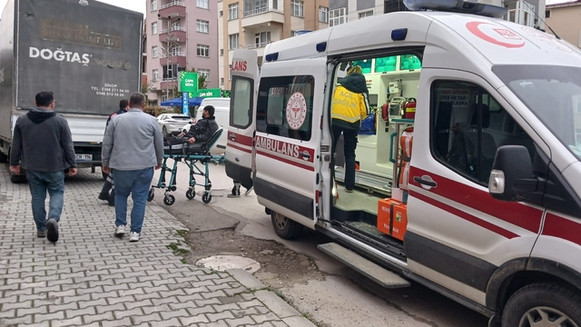 Sinop'ta kamyonetle çarpışan motosikletin sürücüsü yaralandı