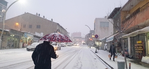 Başkale'de kar yağışı etkili oldu