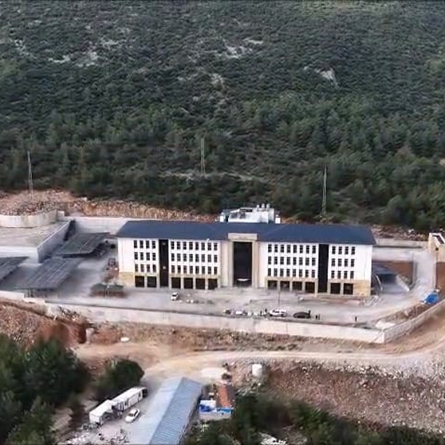 Vali Akbıyık, çevre dostu yeni binayı inceledi