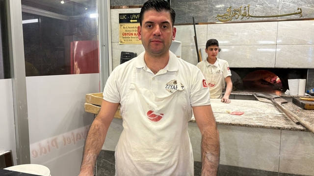 Aydınlı pideci, müşterisini kalp masajıyla hayata bağladığı anlar kamerada