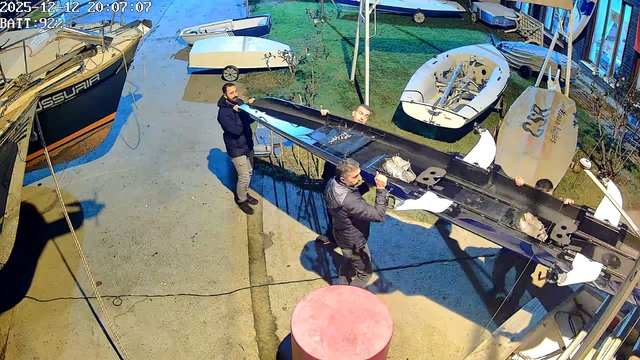 Yelken kulübüne kaçak tekne operasyonu
Edirne'den izi sürülen kaçak deniz küreği teknelerine Kocaeli'de el konuldu