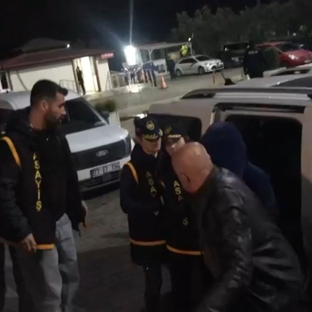 Şarkıcı Göllü'nün ölümüne ilişkin soruşturmada şüpheliler adliyeye sevk edi...