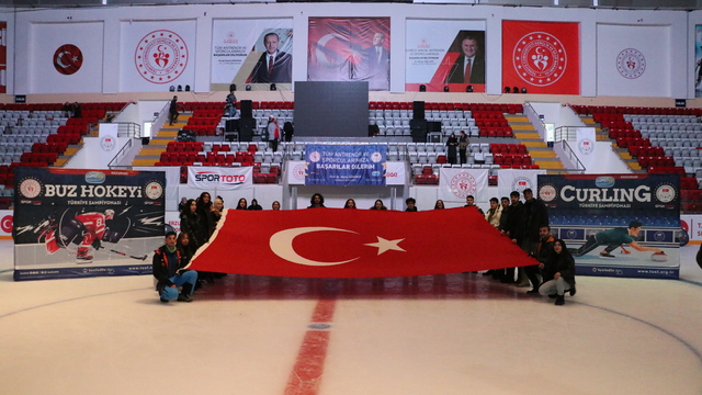 Erzurum'da Buz Hokeyi Kış Spor Oyunları'nın açılışı yapıldı
