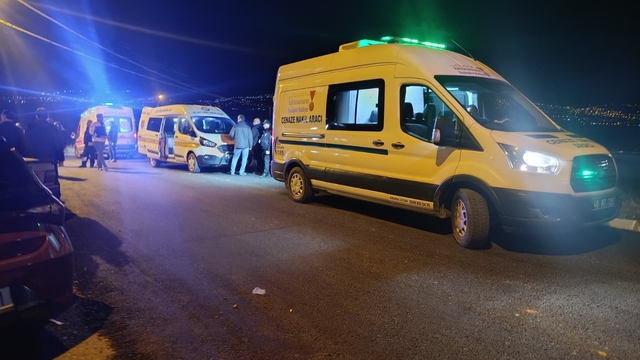 Kendisinden ayrılan kız arkadaşını evine girerken  öldürdü