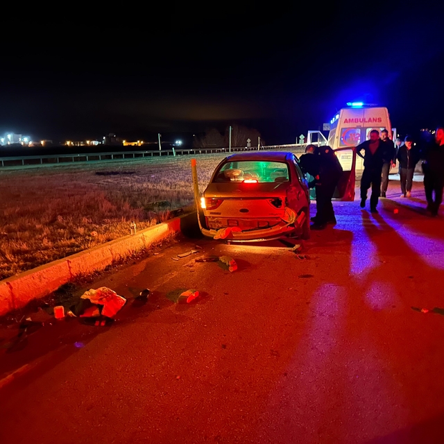 Kırmızı ışık ihlali kazaya sebep oldu: O anlar kamerada