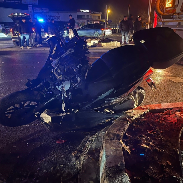 Menteşe'de motosiklet tıra çarptı: 1 ölü