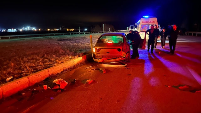 Kırmızı ışık ihlali kazaya sebep oldu: O anlar kamerada