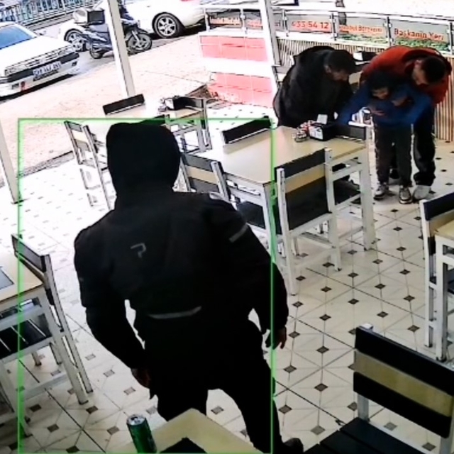 Kurye heimlich manevrasıyla boğulan çocuğu kurtardı: O anlar kamerada