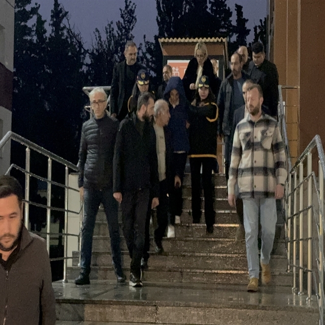 Şarkıcı Güllü'nün ölümüne ilişkin soruşturmada kızı Tuğyan Gülter, tutuklan...