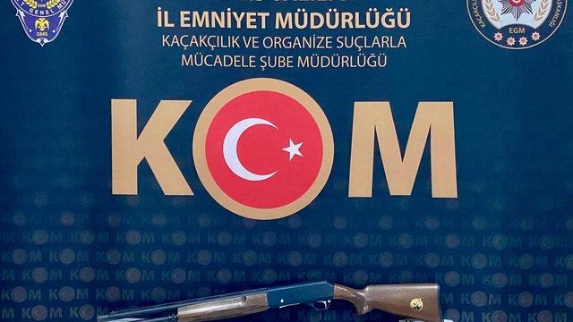 Kars merkezli 3 ilçede silah tacirlerine operasyon: Çok sayıda silah ve mühimmat ele geçirildi