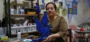 Hobi olarak başladığı mozaik sanatında dünyaya açılmak istiyor