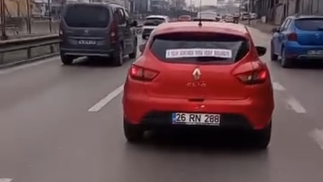 Boşanmayı düğün gibi kutladı: Bursa'da ilginç otomobil süslemesi güldürdü