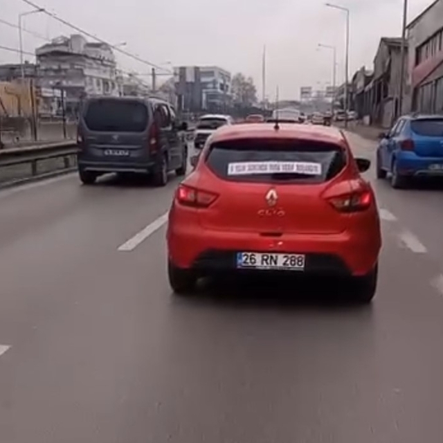 Boşanmayı düğün gibi kutladı: Bursa'da ilginç otomobil süslemesi güldürdü