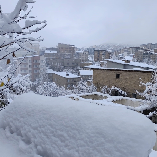 Hakkari'de 13 köy ve 30 mezra yolu ulaşıma kapandı