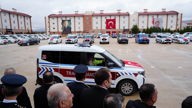 Erzincan'da emniyet ve jandarmaya 122 yeni hizmet aracı teslim edildi