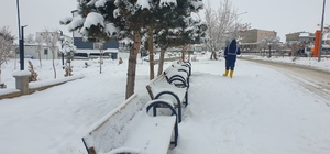 Van'da 102, Hakkari'de 70 yerleşim yerinin yolu kardan kapandı