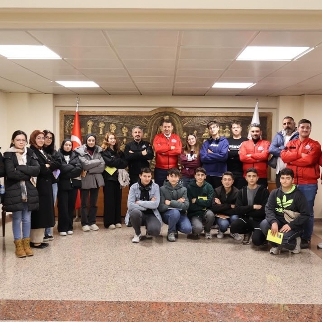 Bakan Yardımcısı Ayhan, Bayburtlu gençleri bakanlıkta ağırladı