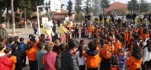 Minik Yürekler Sındırgı’da moral buldu
Sındırgı'da deprem sonrası renkli etkinlik