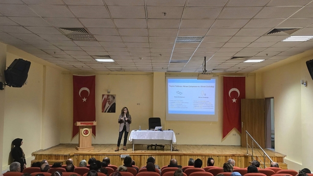 Emirdağ'da 'Akran Zorbalığına Karşı Farkındalık Semineri' ilgi gördü