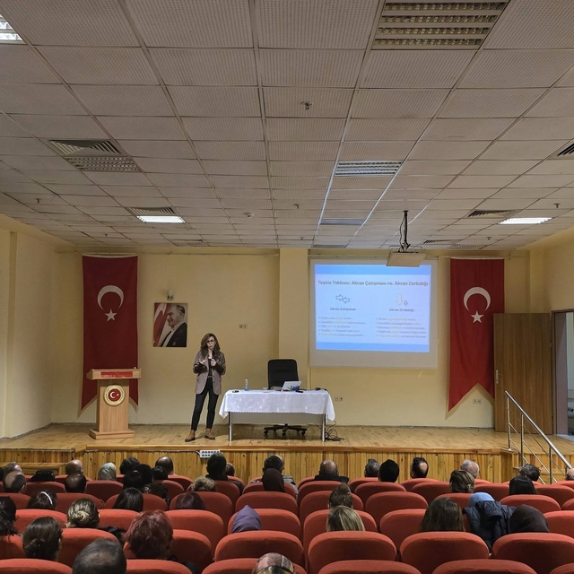 Emirdağ'da 'Akran Zorbalığına Karşı Farkındalık Semineri' ilgi gördü