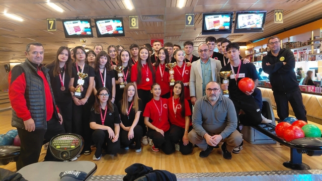 Eskişehir'de 'Okul Sporları Bowling Müsabakaları' tamamlandı