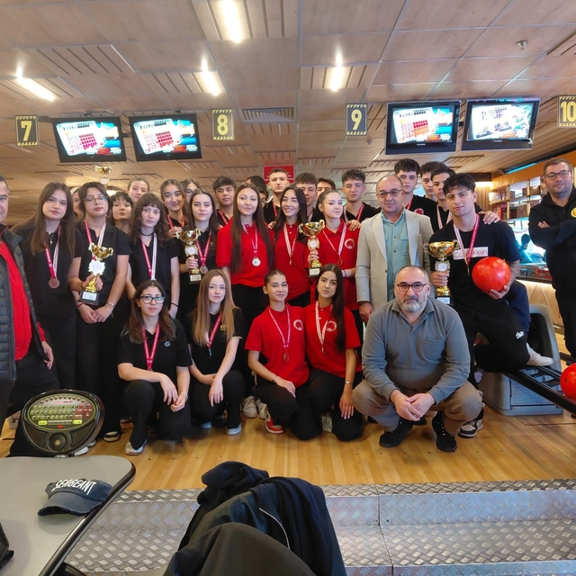 Eskişehir'de 'Okul Sporları Bowling Müsabakaları' tamamlandı
