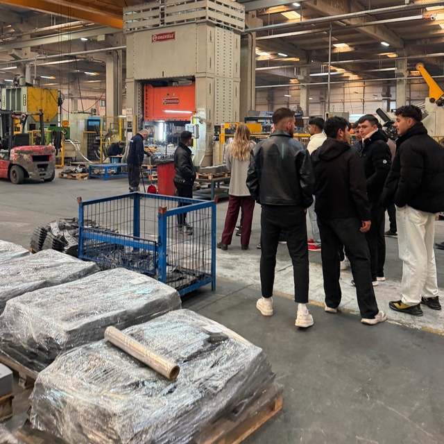 Meslek lisesi öğrencileri üretim süreçlerini yerinde öğreniyor