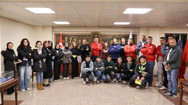 Bakan Yardımcısı Ayhan, Bayburtlu gençleri bakanlıkta ağırladı