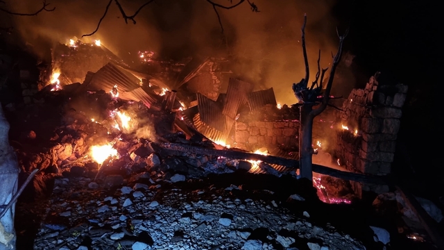 Yanan ev çöktü; tek başına yaşayan Alzheimer hastası aranıyor