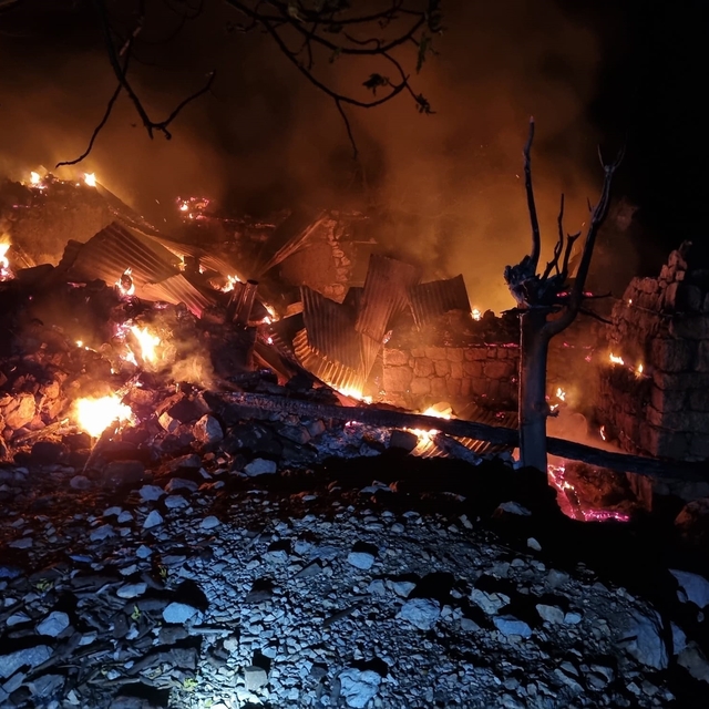 Yanan ev çöktü; tek başına yaşayan Alzheimer hastası aranıyor
