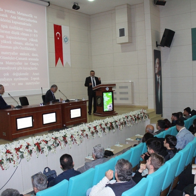 Üniversite öğrencilerine toprağın hayati rolü anlatıldı