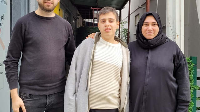 Otizmli Tarık Arda dünyasını müzikle renklendiriyor