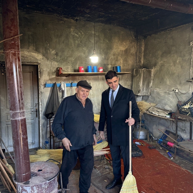 30 yıldır süpürge yapıyor, "bu meslek benim ömrüm" diyor