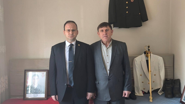 Meriç Kaymakamı Güvenç şehit ailesini ziyaret etti