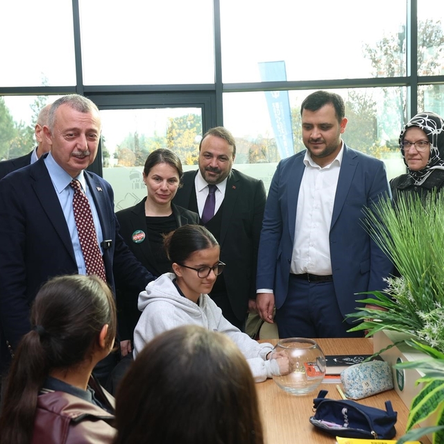 Başkan Büyükakın: "Kütüphanelerde gençlerimizi geleceğe hazırlıyoruz"