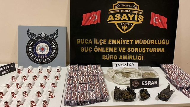 İzmir'de uyuşturucu satıcısına operasyon: 5 binden fazla hapla yakalandı