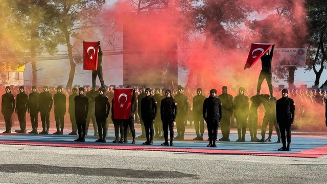 Kırkağaç'ta uzman erbaşların mezuniyet coşkusu