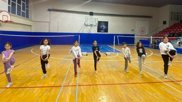 Bilecik'te badminton antrenmanları yoğun tempoda devam ediyor