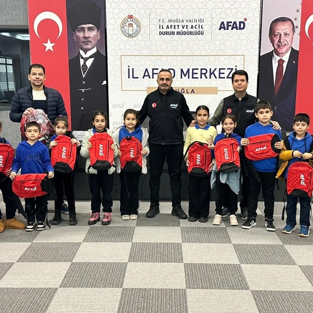 İlkokul öğrencilerine afet eğitimi verildi