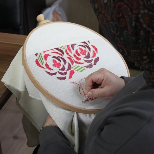 Düzce'de kadınlar hem öğreniyor hem eğleniyor
6 noktada 15 farklı branşta e...