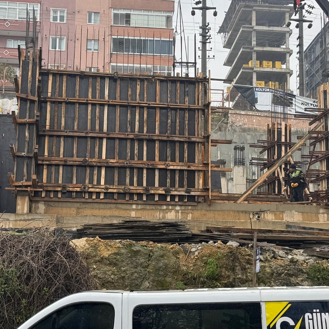 Güvenlik önlemi almadan çalışan işçiler korkuttu