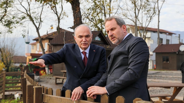 Başkan Özlü: Özlü, "Konuralp'te kazıları bitirdik, üç aşamalı bir program uygulayacağız"
Batı Karadeniz'in Efes'ini gezdi
SASAD Başkanı Osman Okyay, Konuralp'i gezdi, Başkan Özlü çalışmaları anlattı