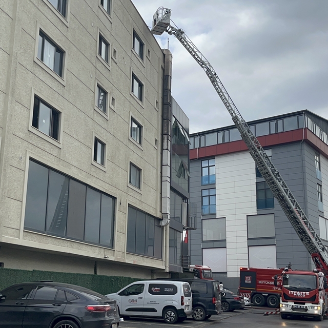 Restoranda yangın alarmı: Otel boşaltıldı, 1 yaralı