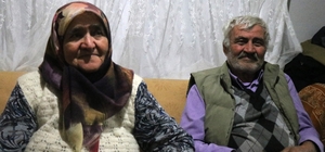 Yaylada kaybolan yaşlı çift yaşadıklarını anlattı: "Ben uyardım ama beni dinlemedi"
Havva Karaçoban: "Araba farlarını gördüğümü söyledim bana inanmadı, ‘sana öyle geliyor’ dedi"
Mustafa Karaçoban: "Gençliğimde de maceraya hevesli bir adamdım, macera oldu bize"