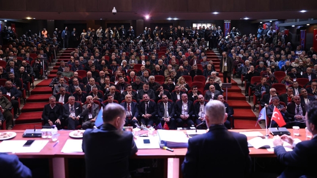 Trabzonspor 80. Olağan Genel Kurul Toplantısı gerçekleştirildi
Trabzonspor'un borcu: 3 milyar 698 milyon TL
Yönetim kurulu, idari ve mali yönden oy birliği ile ibra edildi
Trabzonspor Başkanı Ertuğrul Doğan:
"Tüm enerjimizi birbirimize karşı değil, birbirimizi yukarıya taşıyacak şekilde kullanmalıyız"