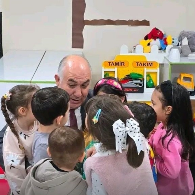 Emeksiz anaokulunda miniklerle buluştu